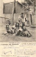 1903 Salutari din Romania, O familié de Tigani / Román folklór, cigány család. J. Saraga & Co. / Gypsy folklore from Romania, gypsy family (EK)
