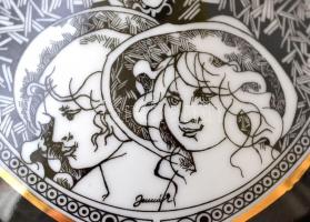 Hollóházi Jurcsák László által tervezett porcelán váza, matricás, hibátlan, jelzett, m: 15,5 cm