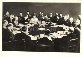 8 db MODERN motívumos képeslap: uralkodók, politikusok / 8 modern motive postcards: politicians, roy...