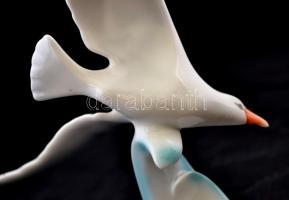 Hollóházi sirály, kézzel festett, jelzés nélkül, kis javítással, apró kopásokkal, m: 24,5 cm