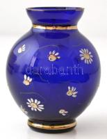 Parádi kék üveg váza, kézzel festett virágmintával, kis kopásnyomokkal, jelzés nélkül, m: 11,5 cm