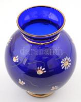 Parádi kék üveg váza, kézzel festett virágmintával, kis kopásnyomokkal, jelzés nélkül, m: 11,5 cm