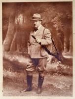 cca 1920 Vadász, nagyméretű fotója. Fotó méret 23x18 cm /large photo of a Hunter.