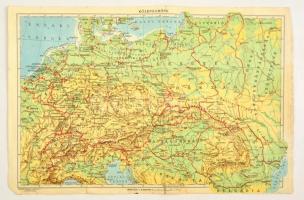 cca 1930 Magyarország térkép az irredenta szobrokkal Hajtásnyomokkal 41x27 cm