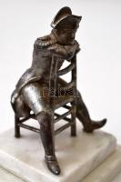 Jelzés nélkül: Napóleon a törött széken. Fém, alabástrom talapzaton, m:9 cm