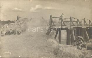 1928 Gacsály, Áthaladó juhnyáj a hídon, mögöttük a felvert por. Szabó photo + Zajta-Nyíregyháza vonat pecsét