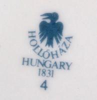 Hollóházi Szász Endre által tervezett tányér, matricás, jelzett, apró kopásokkal, d: 24,5 cm