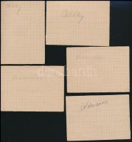 Szegedi Honvéd SE és Szegedi Petőfi (Szegedi AK) labdarúgó csapatok tagjainak aláírásai papírlapokon...