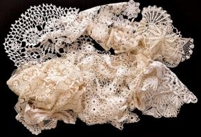 21 db horgolt kézimunka, különböző méretekben, d: 18-80 cm