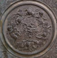 Nagyméretű réz fali dísztál, kis kopásokkal, d: 54 cm