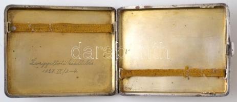 Ezüst(Ag) cigarettatárca, jelzett, 9,5×7,5 cm, nettó: 101,8 g