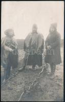 1916 Budapesti Honvéd Huszárezred katonái esős időben. fotólap / Hungarian soldiers.