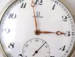 Omega zsebóra hibátlan zománc számlappal, másodpercmutatóval, működő, jó állapotban. d:5 cm