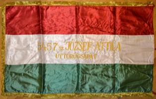 cca 1970 A Dolgozó népért, a Hazáért, Előre! József Attila úttörőcsapat nagyméretű selyem zászlója. ...