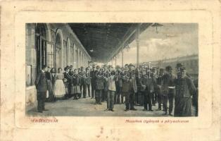 Érsekújvár, Nové Zamky; Muzsikus cigányok a pályaudvaron, vasútállomás, W. L. Bp. 4497. 1910-13. / gypsy music band at the railway station (fl)