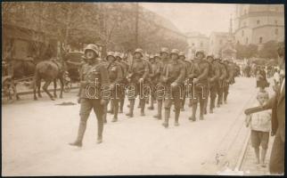 1921. augusztus 21. Horthy Miklós Nemzeti Hadseregének bevonulása Pécsre. Kazinczi Rudolf felvétele 17x11 cm