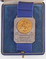 Olaszország 1942. Italia - Ungheria - Genova 2 - VIII - 42 XX Olaszország - Magyarország, részben aranyozott fém díjérem szalagon, La Medaglia Genova gyártói jelzéssel, eredeti tokban (~20g/33x41mm) T:1-,2 kis patina / Italy 1942. Italia - Ungheria - Genova 2 - VIII - 42 XX Italy - Hungary, partially gilt metal award medal with ribbon and La Medaglia Genova makers mark, in original case (~20g/33x41mm) C:AU,XF small patina