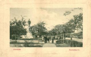 Zombor, Sombor; Szabadság tér, Schweidel szobor. W. L. Bp. 3470. /  Liberty square, statue (EB)