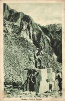 Massa, Cave di Marmo. Ediz. Ditta Romualdo Zannoni e C. / marble quarry, workers (EB)