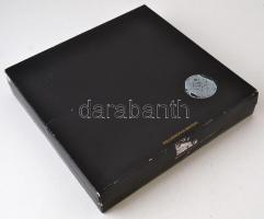 1977 Villeroy & Boch karácsonyi dísztál, biszkvit, jelzett, hibátlan, saját dobozában, d: 29 cm