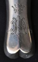 Ezüst (Ag.)nyelű rozsdamentes szeletelő kés, jelzett, monogrammal, h: 30,5 cm