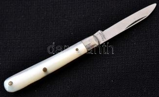 Wüsthof Solingen mini női zsebkés, gyöngyház nyéllel, alpaka paklival, bőr tokkal, h: 7,5 cm