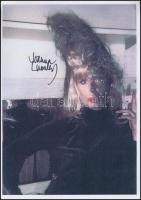 Joanna Lumley (1946-) színésznő aláírása az őt ábrázoló fotó nyomaton / autograph signature 20x30 cm