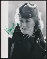 Vanessa Redgrave (1937-) színésznő aláírása az őt ábrázoló fotón / autograph signature 20x28 cm