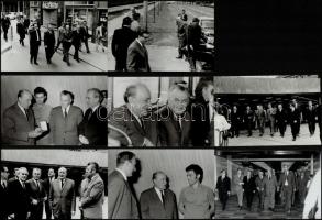 1972. július 4., Budapest, Kádár János látogatása a budapesti metróban, 16 db vintage fotó, 9x13 cm és 18x24 cm között