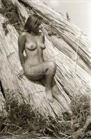 cca 1975 Velencei-tavi nudizások, fotózások, 21 db vintage negatív, 24x36 mm