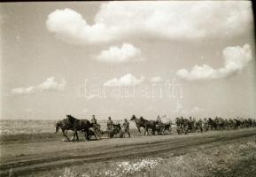 1942 Thöresz Dezső (1902-1963) békéscsabai gyógyszerész és fotóművész szolgálatot teljesített egy se...