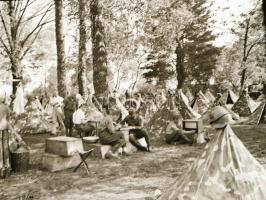 1942 Thöresz Dezső (1902-1963) békéscsabai gyógyszerész és fotóművész szolgálatot teljesített egy se...