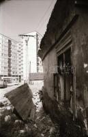 1978 Kecskeméti városképek (Árpádváros), 28 db vintage negatív, 24x36 mm