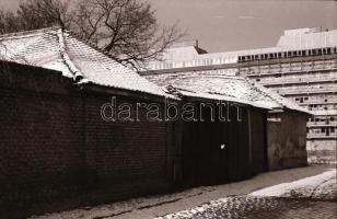 1972 Kecskeméti városképek (Gáspár u., Kisfaludi u.), 27 db vintage negatív, 24x36 mm