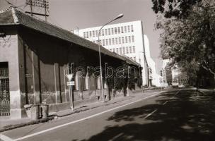 1984 Kecskeméti városképek (Villám u., Móricz Zs. u., Kossuth tér), 29 db vintage negatív, 24x36 mm