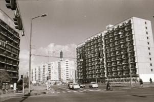 1984 Kecskeméti városképek (Villám u., Móricz Zs. u., Kossuth tér), 29 db vintage negatív, 24x36 mm