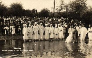 1930 Medgyes, Mediasch, Medias; Evangélikus keresztény keresztség a patakban / Botez crestin d. Ev. in 7 Sept. 1930 / Christian baptism in the river. photo