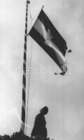 1940 Nagyszalonta, Salonta; Országzászló avatás, lobogó zászló / Hungarian Flag inauguration, flying flag. Zsák Jenő Jászberényi photo