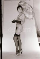 Kellemes órák hozadéka, szolidan erotikus felvételek, 9 db vintage negatív + 8 db vintage fotó és/va...