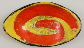 Gorka Lívia (1925-2011): Narancs-sárga tálka. Festett, mázas kerámia, jelzett, máz kopással, 17×10,5...