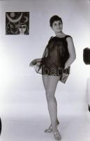 Hajlandóság, szolidan erotikus felvételek, 11 db vintage negatív + 8 db vintage fotó és/vagy mai nag...