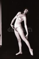 Exponálós témák, szolidan erotikus felvételek, 12 db vintage negatív + 9 db vintage fotó és/vagy mai...