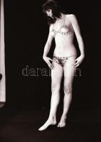 Exponálós témák, szolidan erotikus felvételek, 12 db vintage negatív + 9 db vintage fotó és/vagy mai...