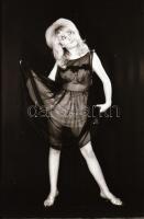 Sejtelmes nappalok és éjszakák, szolidan erotikus felvételek,  9 db vintage negatív + 8 db vintage f...