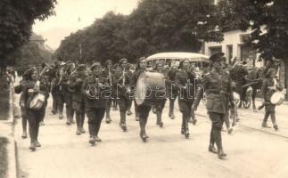 1936 Brassó, Kronstadt, Brasov; 2 db eredeti fotó felvétel a román hadsereg 1916-os Brassóba való be...