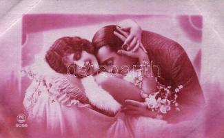 3 db RÉGI művészlap; párok / 3 pre-1945 motive postcards: romantic couples