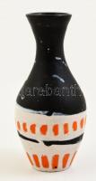 Iparművészeti Vállalatos Gorka Lívia fekete-fehér-narancssárga váza, mázas kerámia, jelzett, apró kopásokkal, m:20 cm