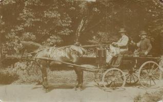 4 db RÉGI ló motívumos képeslap, közte fotólap / 4 pre-1945 horse motive postcards, with photos