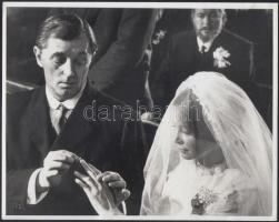 1970 Esküvő, jelenet a Ryans Daughter című filmből, sajtófotó, hátulján feliratozva, 20,5×25,5 cm
