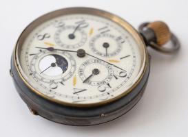 Nyolc napos járatú zsebóra, másodperc-, hónap-, dátum-, napmutatókkal, hibátlan számlappal, szép áll...
